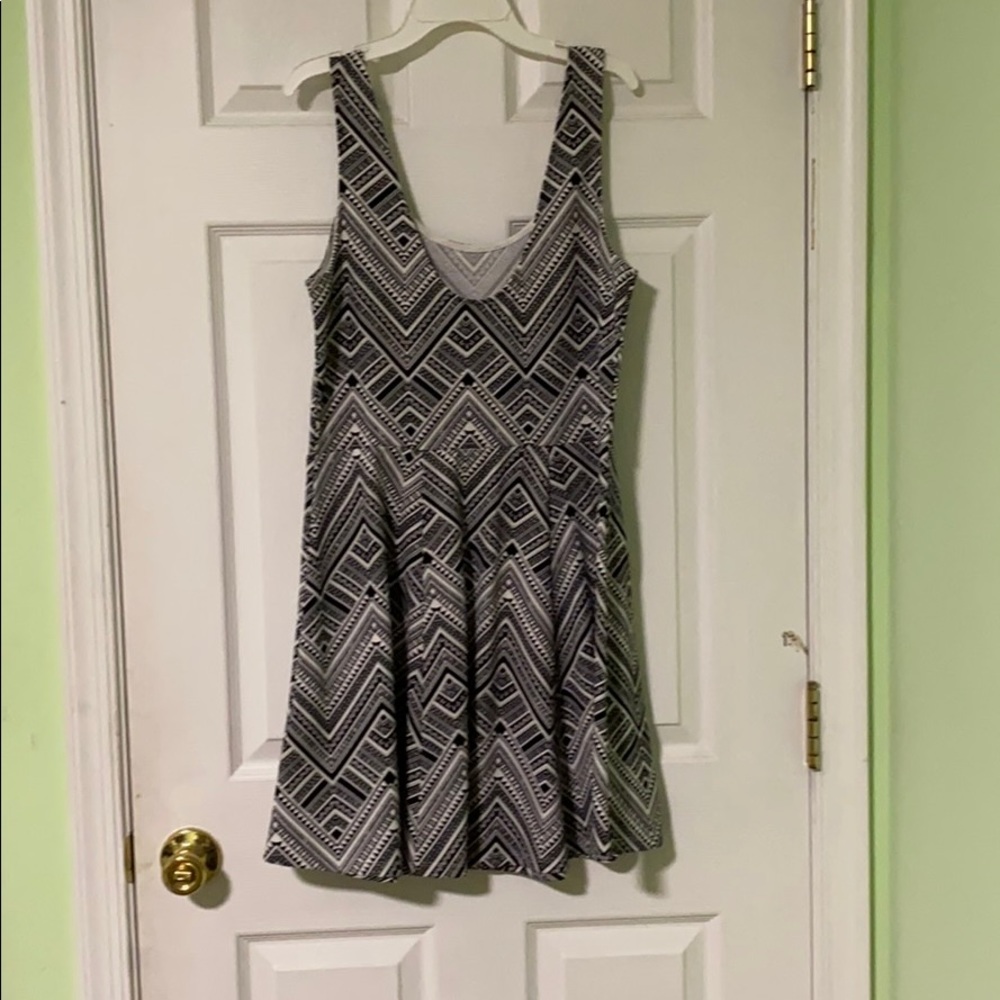 H&M Black and White Dress - Picture 2 of 2